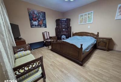 Casă cu 5 camere cu Teren 438 Mp în 23 August - 8