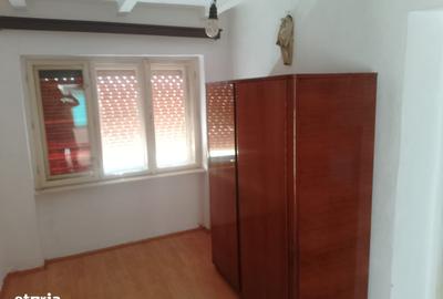 Casă cu 3 camere cu Teren 3500 Mp în Central - 2