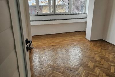 Apartament cu 4 camere decomandat în Ultracentral