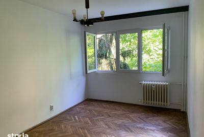 Apartament cu 3 camere semidecomandat în Berceni - 1