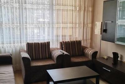 Apartament cu 3 camere semidecomandat în Obor