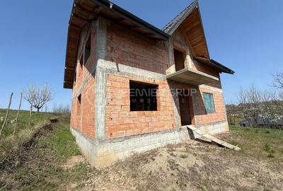Casă individuală cu 8 camere cu Teren 887 Mp în Rediu - 2