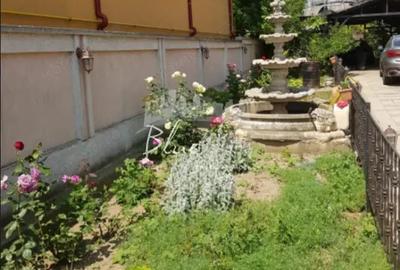 Casă cu 8 camere cu Canalizare în Km 5 - 9