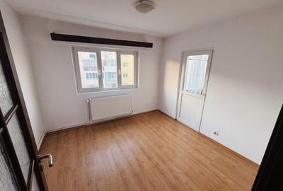 Apartament cu 3 camere semidecomandat în Crihala - 2