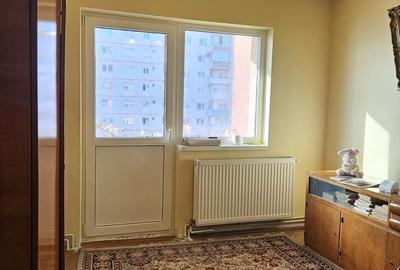 Apartament cu 3 camere decomandat în Vasile Aaron - 2