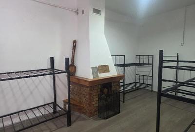 Casă cu Teren 200 Mp în Central - 1