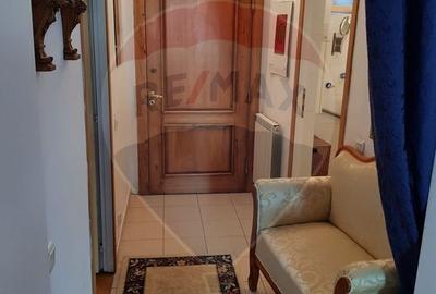 Apartament cu 3 camere de vanzare pe Str.Tribunei - 12