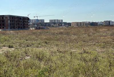 Teren de 3000 mp, în Titan