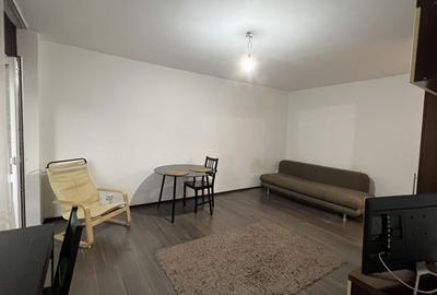 Garsoniera decomandata bloc 1986 Lujerului, Militari - 3