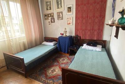 Pensionară singură închiriez o cameră în gazdă