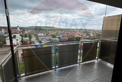 Apartament cu 3 camere decomandat, mobilat în 1 Mai - 15