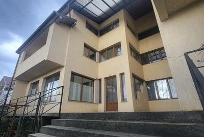 Casă cu Teren 750 Mp în Central - 2