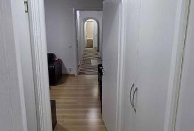 Apartament cu 4 camere decomandat în Politehnica