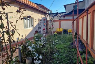 Casă cu 4 camere cu Teren 176 Mp în Tomis II - 15