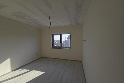 Casă cu 4 camere cu Teren 320 Mp în Central - 2