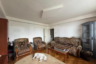 Apartament de vanzare, cu 3 camere decomandat, 61 mp, zona P - 2