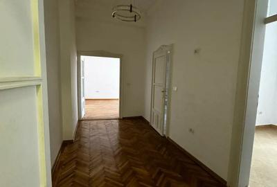 Inchiriez apartament cu 3 camere renovat - 2