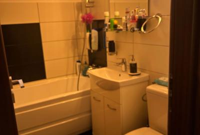 Apartament cu 2 camere decomandat în CET - 4