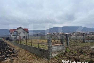 Casă cu 5 camere cu Teren 2900 Mp în Central - 1