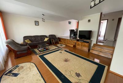 Casă cu 4 camere cu Canalizare în Central - 2