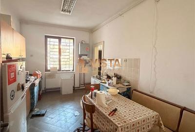 Apartament cu 4 camere semidecomandat, mobilat în Central - 3