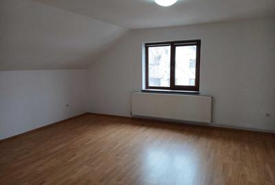 Casă cu 4 camere în Central - 1