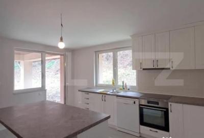 Casă cu 5 camere cu Teren 1590 Mp în Luna - 12