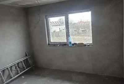 Casă cu 4 camere în Central - 2