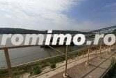 Oltenita - teren pe malul Dunarii cu chei betonat si ponton pt barje - 1