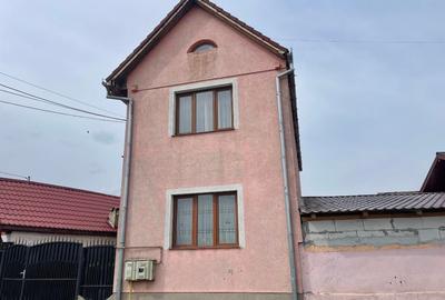 Casă individuală cu 2 camere cu Canalizare în Central - 1