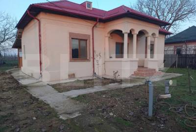 Casă cu 3 camere cu Teren 2200 Mp în Central - 5