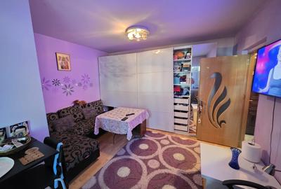 Apartament cu 2 camere decomandat în Apărătorii Patriei