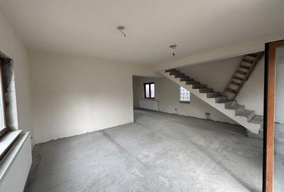 Casă individuală cu 4 camere cu Canalizare în Central - 6