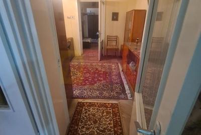 Apartament cu 3 camere de vanzare in Campina - Zona Scoala Centrala - 1