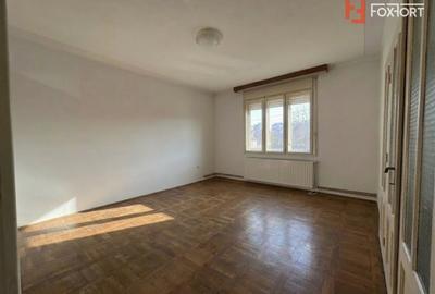 Casă individuală cu 7 camere cu Canalizare în UTA - 10