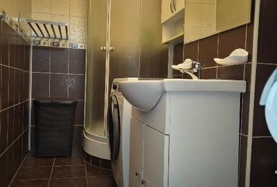 Proprietar - Inchiriez Garsoniera complet mobilata si utilata - Str Bârcă, nr 10 - 10