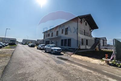 Spațiu comercial, de 261 mp, în Tractorul - 37