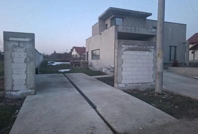 Casă cu Teren 1230 Mp în Lilieci - 2
