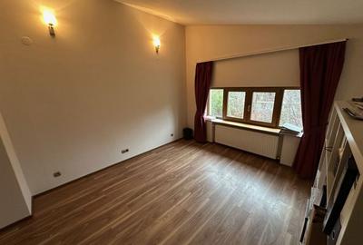 Casă / Vilă cu 6 camere în zona  Calea Aradului - 43