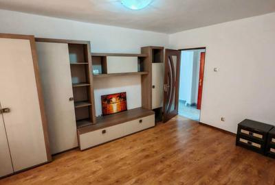 Apartament cu 3 camere semidecomandat în Central - 1