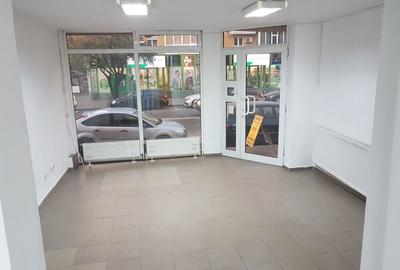Spațiu comercial, de 50 mp, în Central - 3