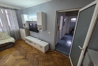 Apartament cu 2 camere decomandat în Micro 19 - 1