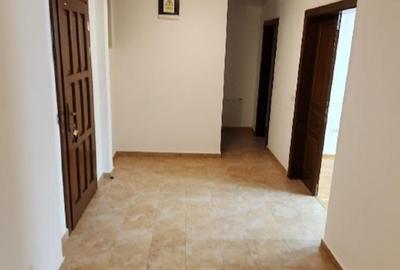 Închiriem birou 67 mp(et.1)-600€, 76 mp(mansarda inalta)- 450€ în zona centrala