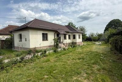 Casă cu 3 camere cu Teren 800 Mp în Unirii - 1
