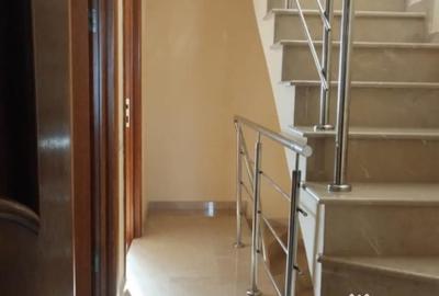 Casă cu 4 camere cu Teren 100 Mp în Apărătorii Patriei - 7