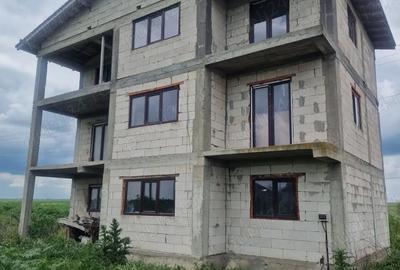 Casă cu 6 camere cu Teren 260 Mp în Mihail Kogălniceanu - 2