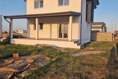 Casă individuală cu 4 camere în Dragomirești-Deal