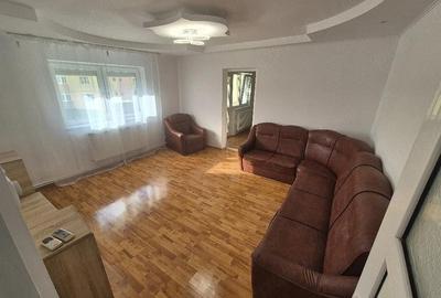 Apartament cu 3 camere semidecomandat în Central - 1