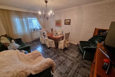 Apartament cu 4 camere decomandat, mobilat în Faleza Nord