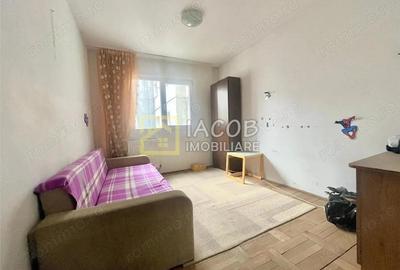 Apartament cu 4 camere decomandat în Narcisa - 10